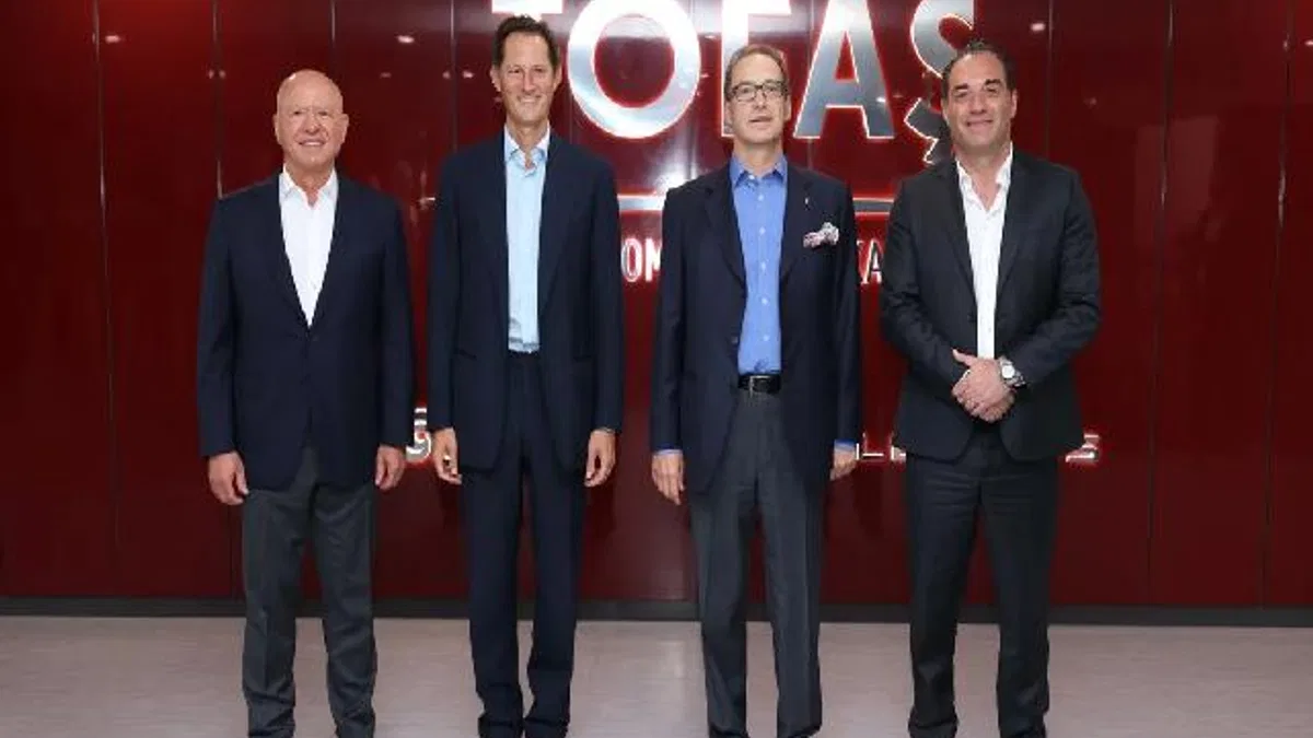 Stellantis ve Koç Holding üst yönetimi Tofaş Fabrikası'nı ziyaret etti