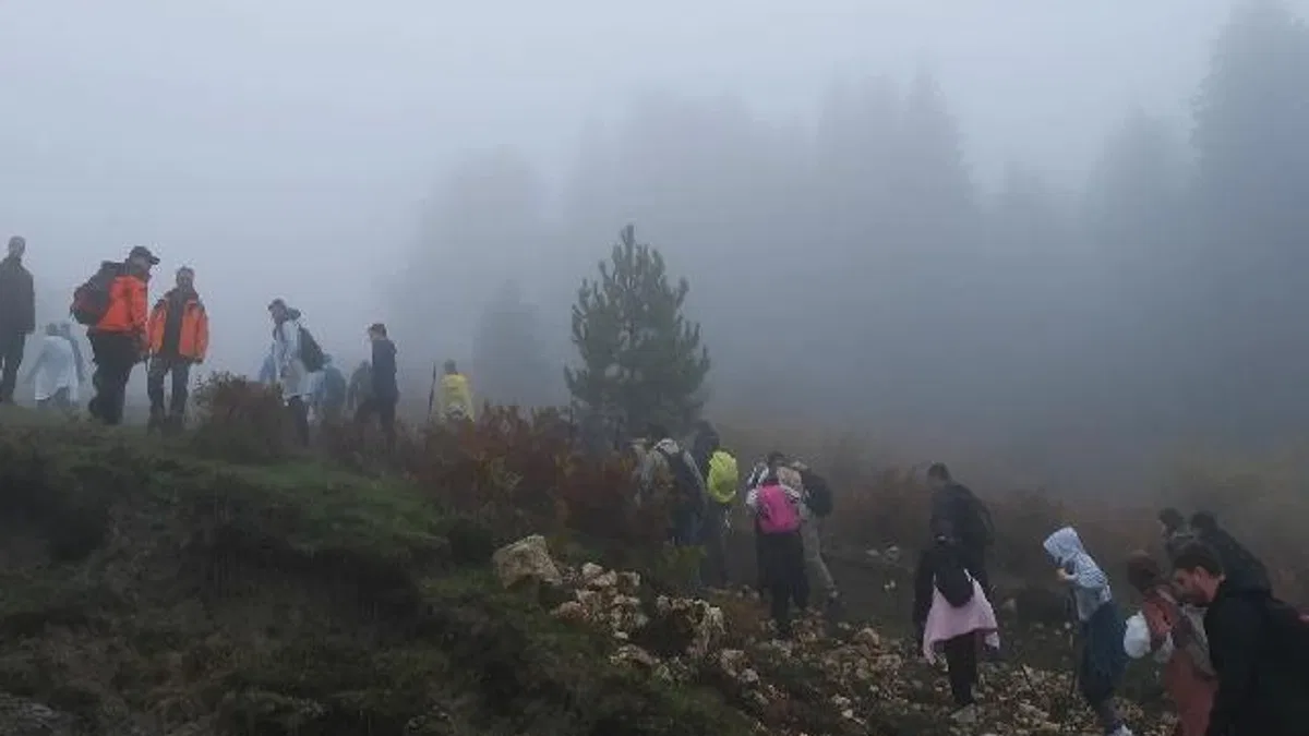 Sakarya'da sisler içindeki Kılıçkaya’da büyüleyici gün