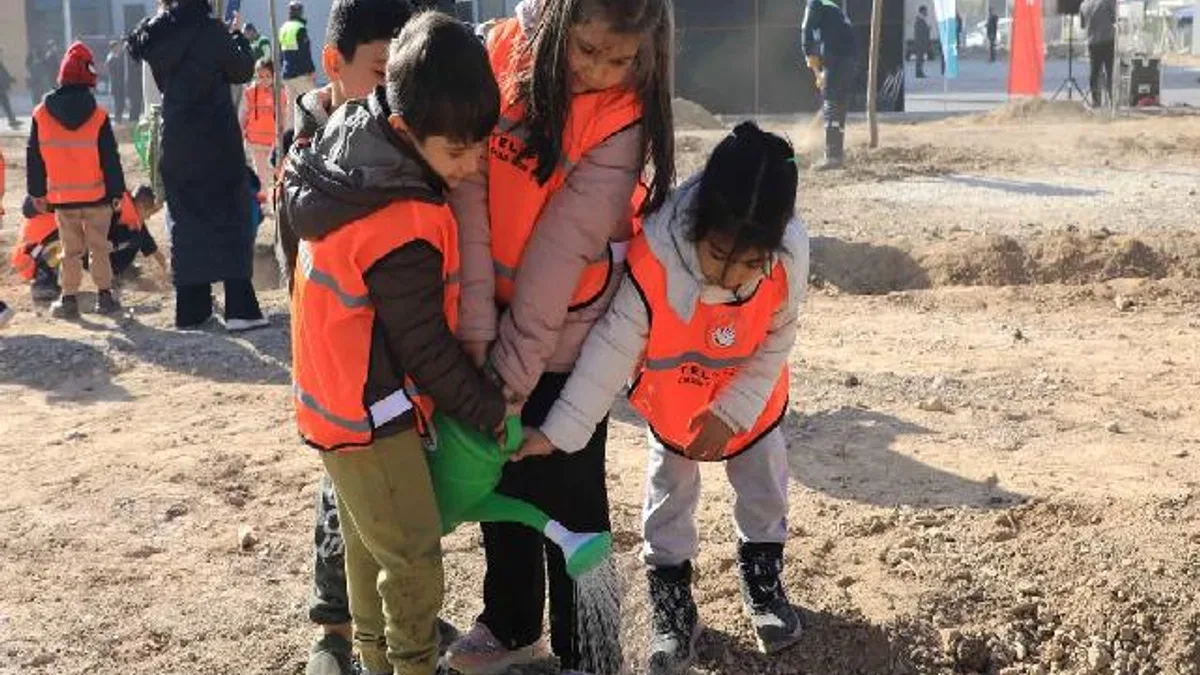 Konya Karatay’da 10 bin 400 metrekarelik alana fidan dikildi