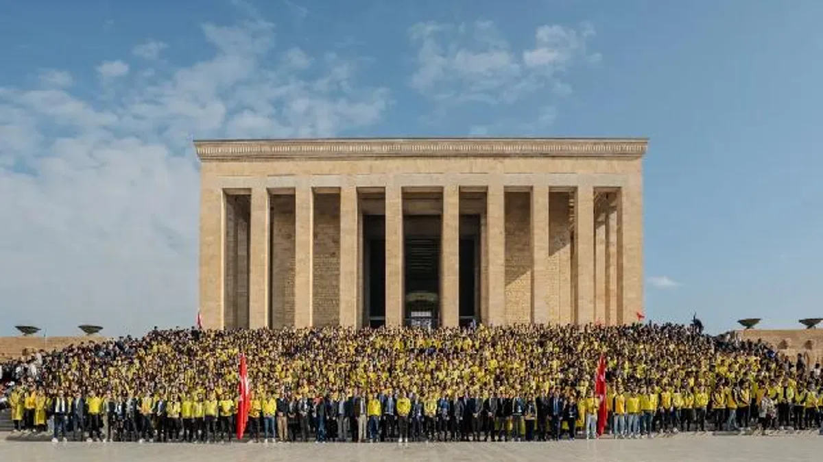 4 bin 500 Fenerbahçeli genç Ata’nın huzurunda