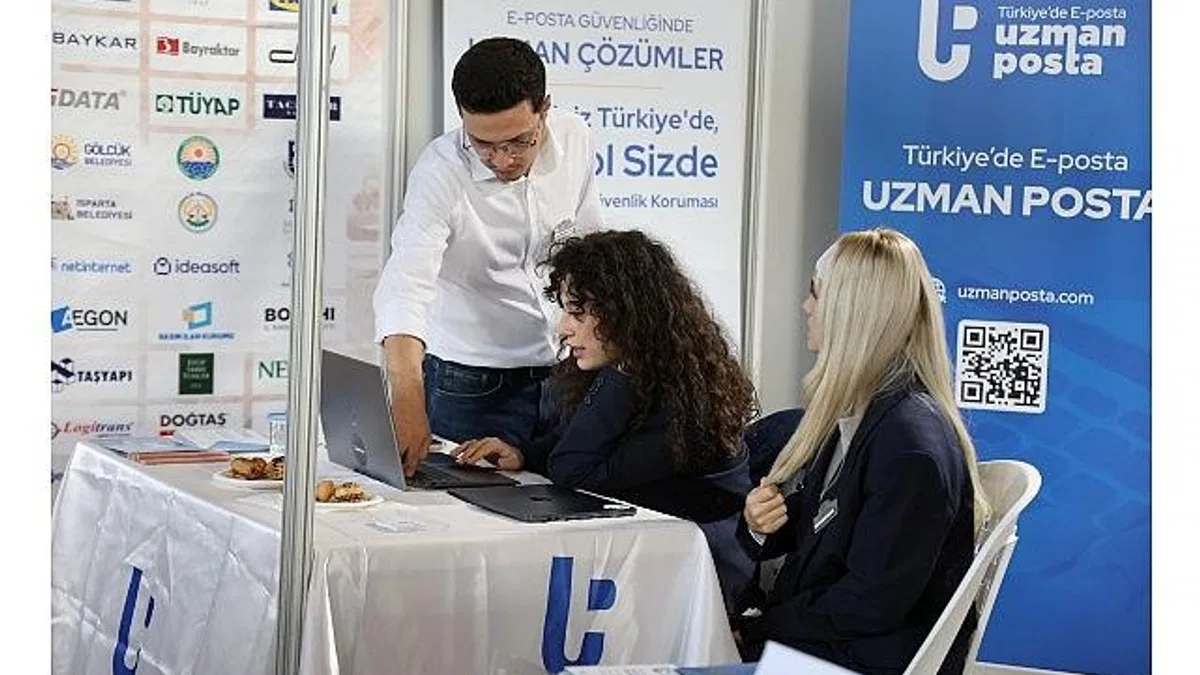 Bilişim Fuarı stantlarına 7'den 70'e yoğun ilgi