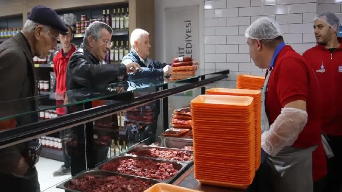 İzmit'te Halk Et satışları başladı... Kıyma 449 TL, kuşbaşı 489 TL