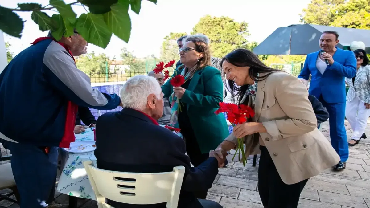Güzelbahçe'de huzurevi ziyaretleri