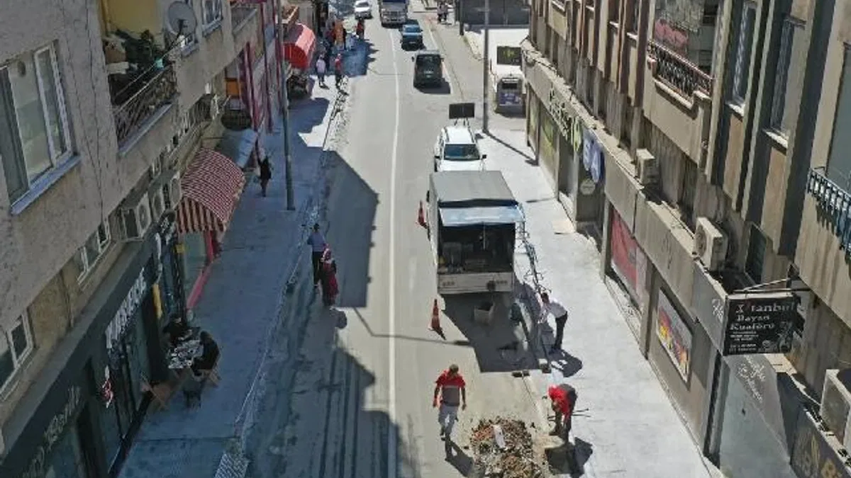 Ordu Ünye Saray Caddesi’nde kaldırımlar yenileniyor