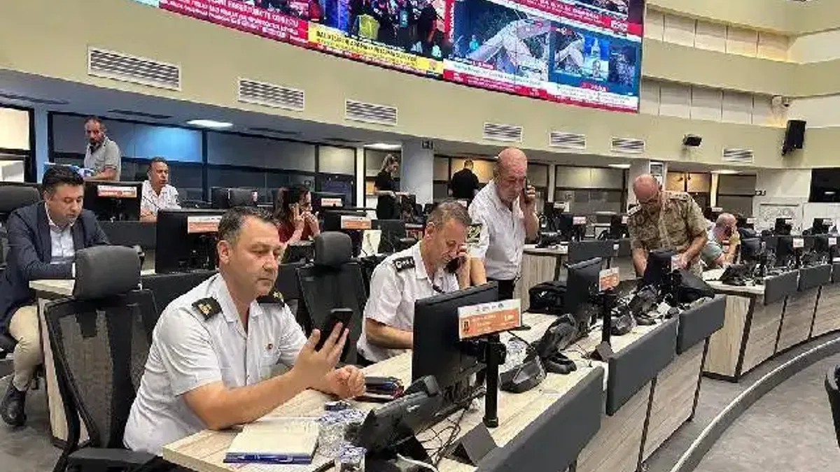 AFAD: 20 artçı deprem kaydedildi, 24 hasar ihbarı geldi