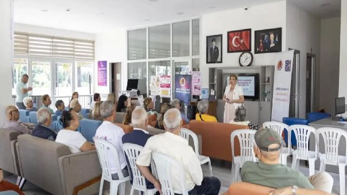 Mersin'de emekli evi üyelerine farkındalık eğitimi