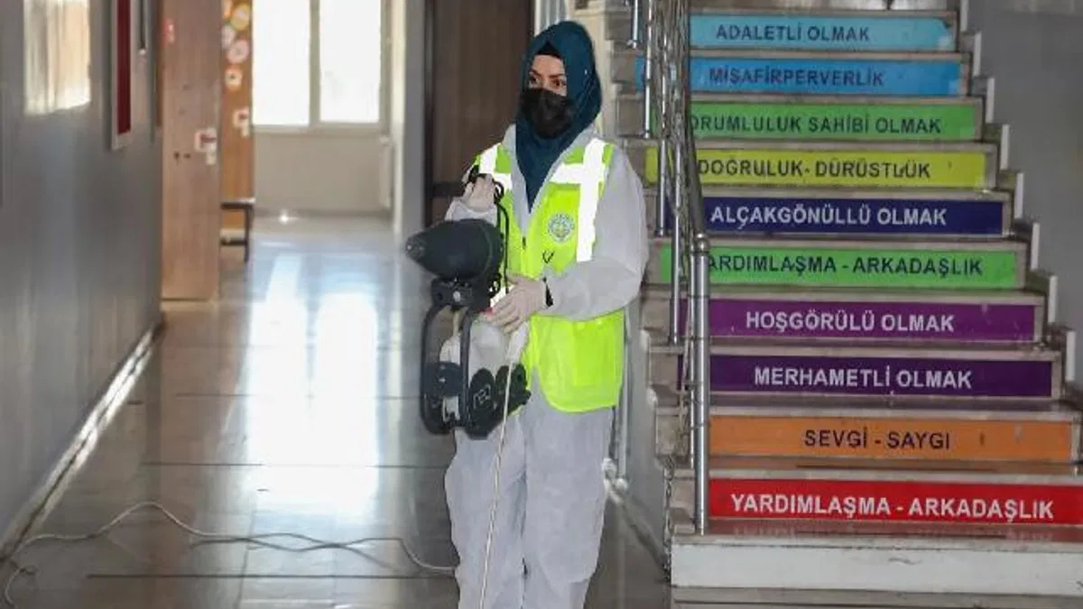 Kayseri Talas'ta okullarda 'ara tatil' temizliği