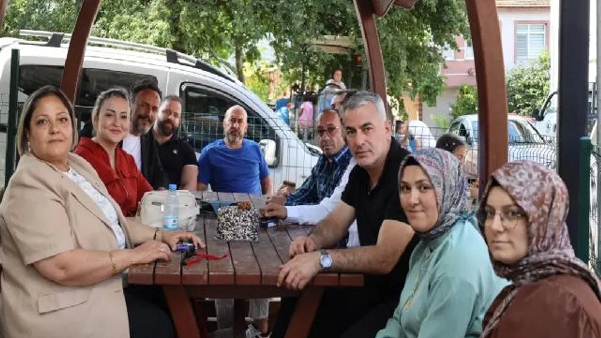 İzmit Belediyesi’nden kırsal mahallelere bayram ziyareti