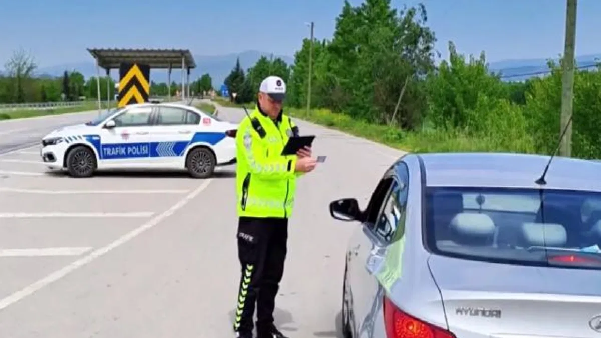 Trafik denetimlerinde rekor! 496 bin araca ceza kesildi!
