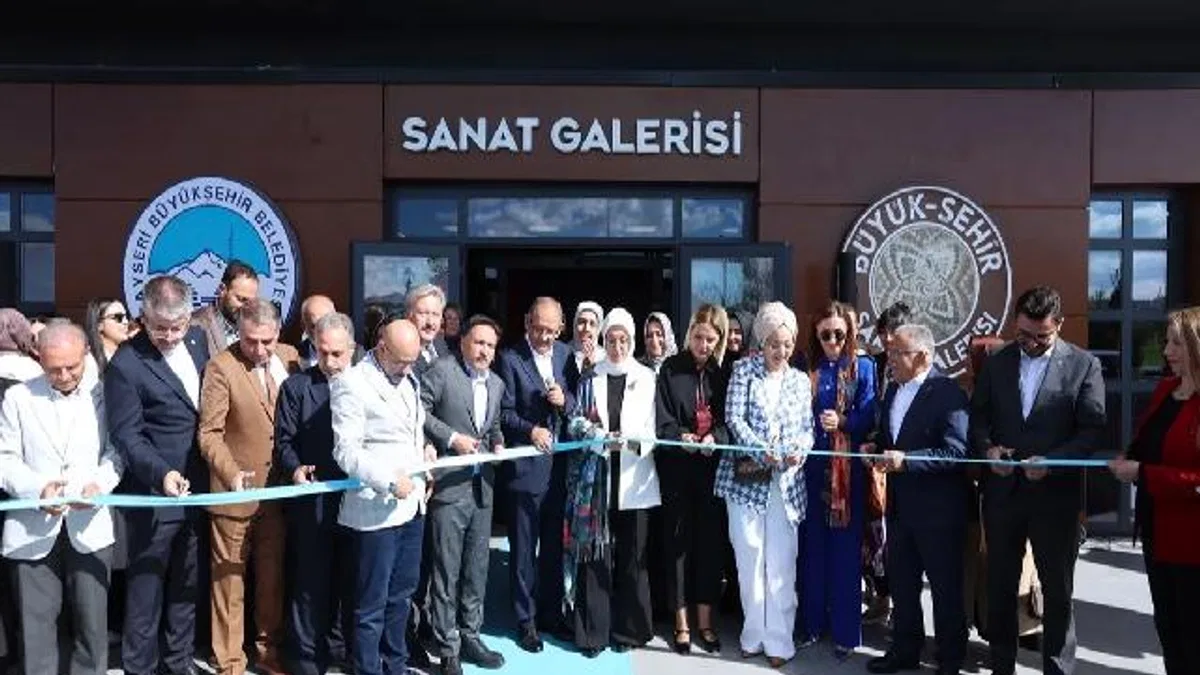 Renklerin Dili Resim Sergisi & Gelenekli Sanatlar Koleksiyonu açıldı