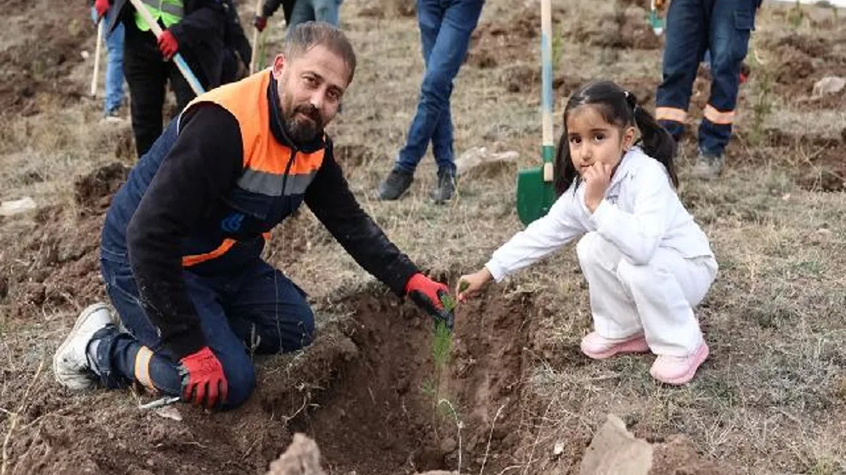 Sivas’ta Muhsin Yazıcıoğlu Vefa Ormanı’na 58 bin fidan