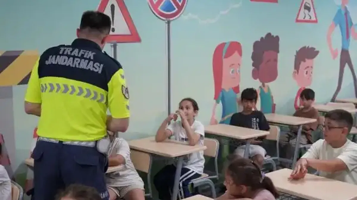 Kocaeli'de binlerce öğrenci kuralları Büyükşehir’le öğrendi