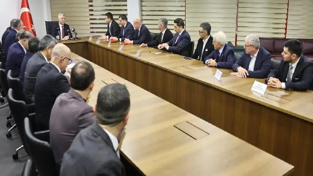 Bakan Bolat, ayakkabı sektörü temsilcileriyle buluştu