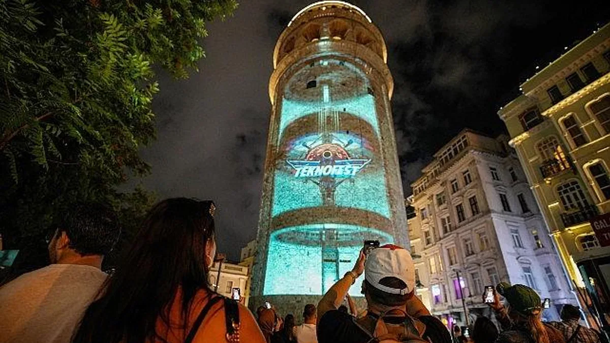 Galata Kulesi TEKNOFEST'in Işığıyla Parladı