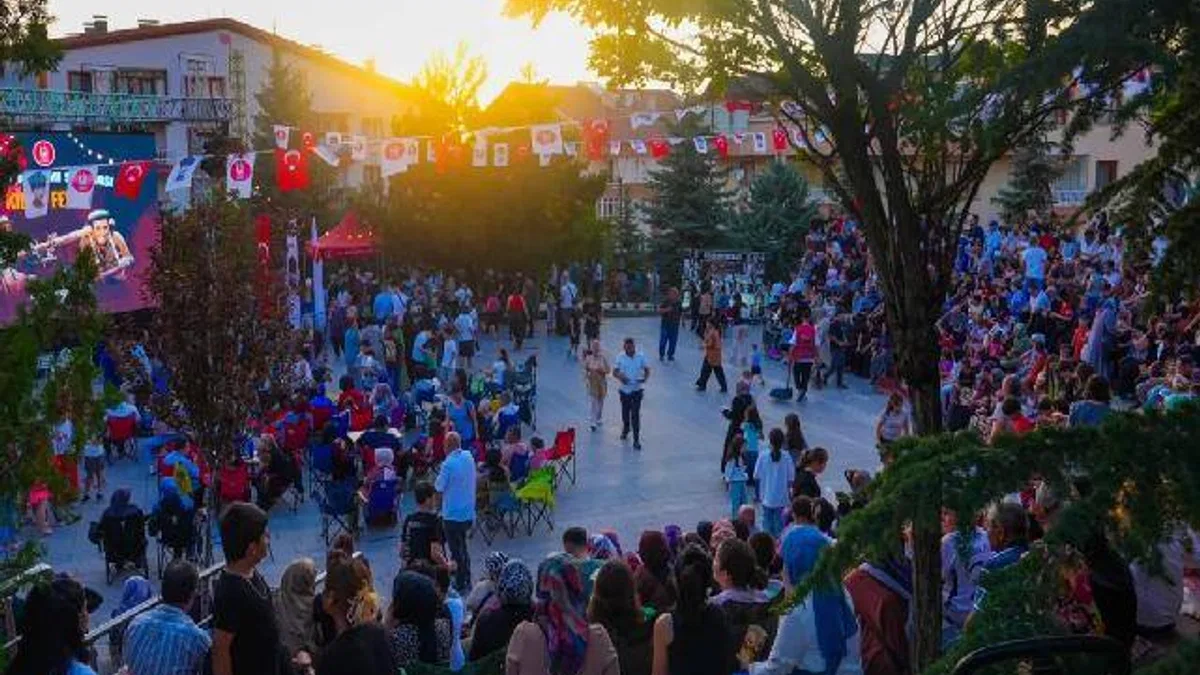 Kibar Feyzo Keçiören’de kahkaha dolu bir gece yaşattı