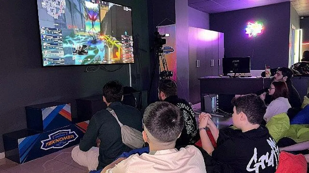 Espor tutkunları Keçiören'de unutulmaz final heyecanı yaşadı
