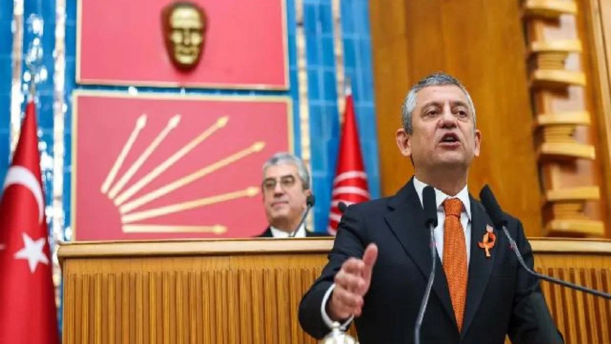 Özel’den vakıf iddiası! Sen ineceksin tren yoluna devam edecek