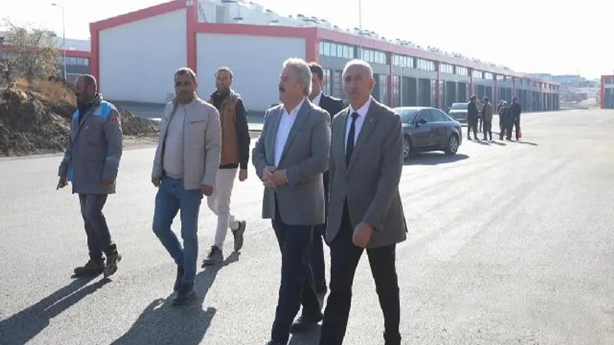 Kayseri Melikgazi'den oto sanayide asfalt mesaisi
