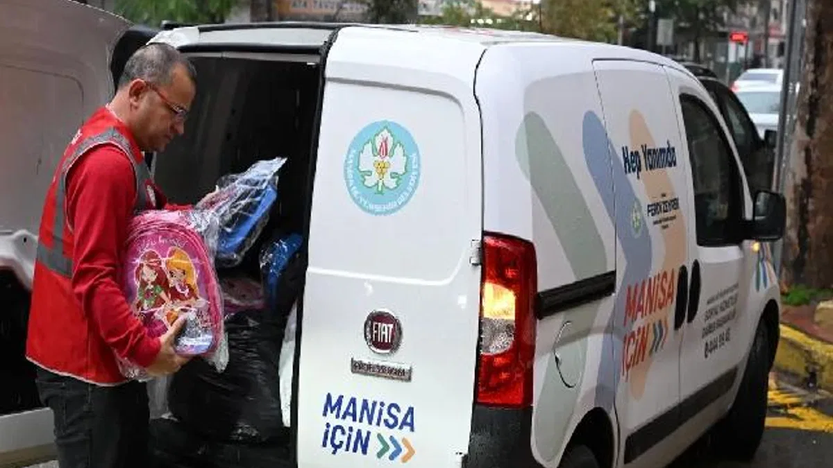 Manisa'dan 15 bin öğrenciye çanta ve kırtasiye desteği