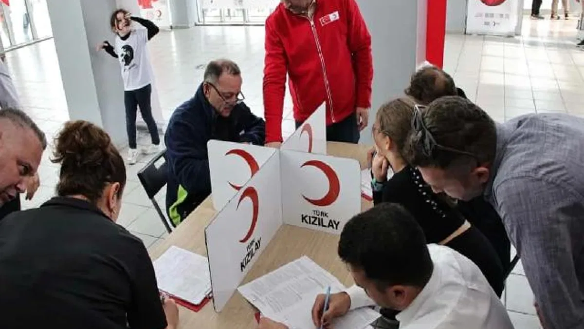 İzmir’de 10 okulda eş zamanlı kan bağışı