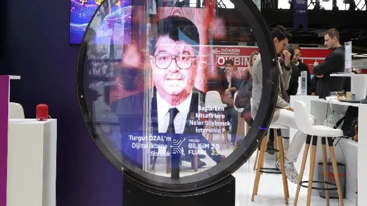 Turgut Özal hologram yöntemiyle Kocaeli Bilişim Fuarı'nda