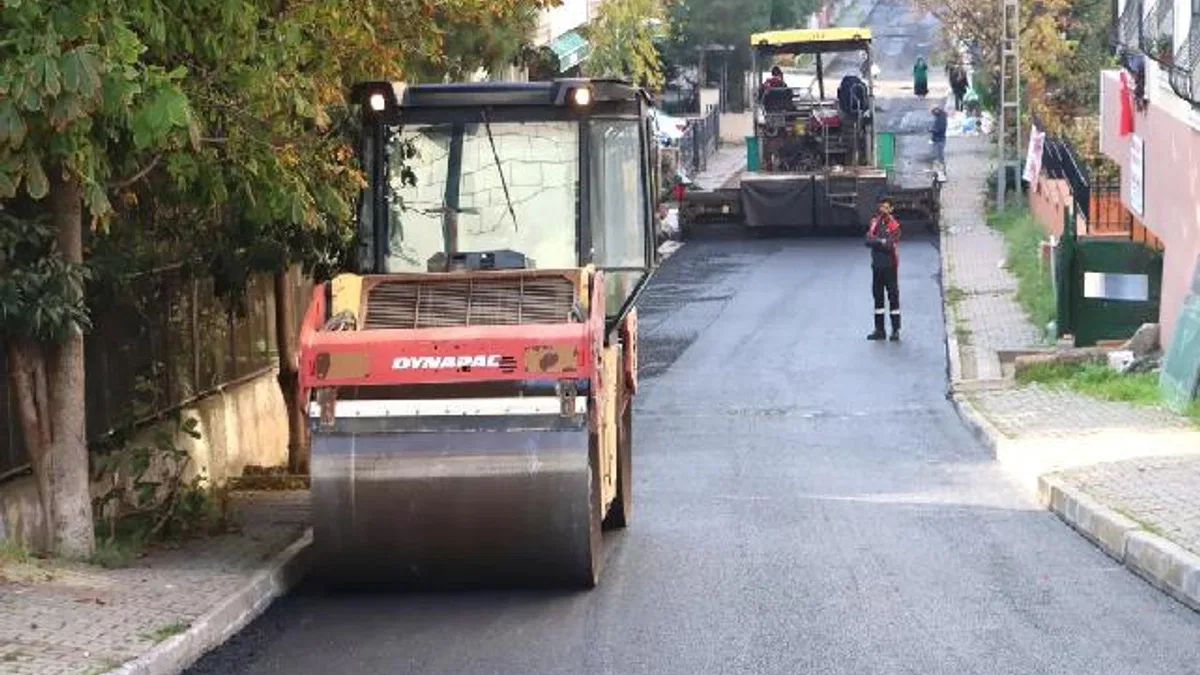 İstanbul Maltepe’de yol yenileme çalışmaları tüm hızıyla sürüyor