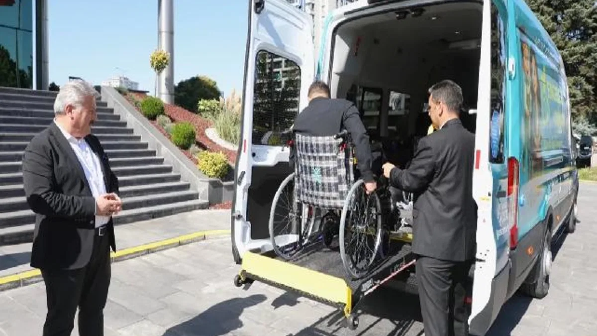 Engelsiz belediyeden 'Engelsiz Melikgazi' minibüsü