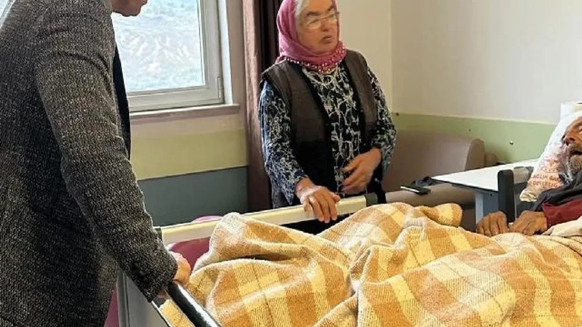 Reşadiye'de Başkan Ünal’dan hasta yatağı talebine anında müdahale