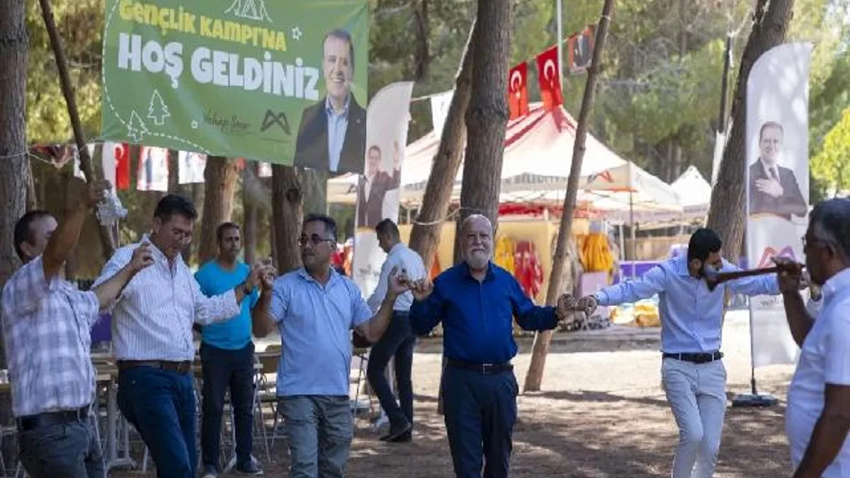 Toroslar’ın muhtarları Tarsus Gençlik Kampı’nda birlikteydi