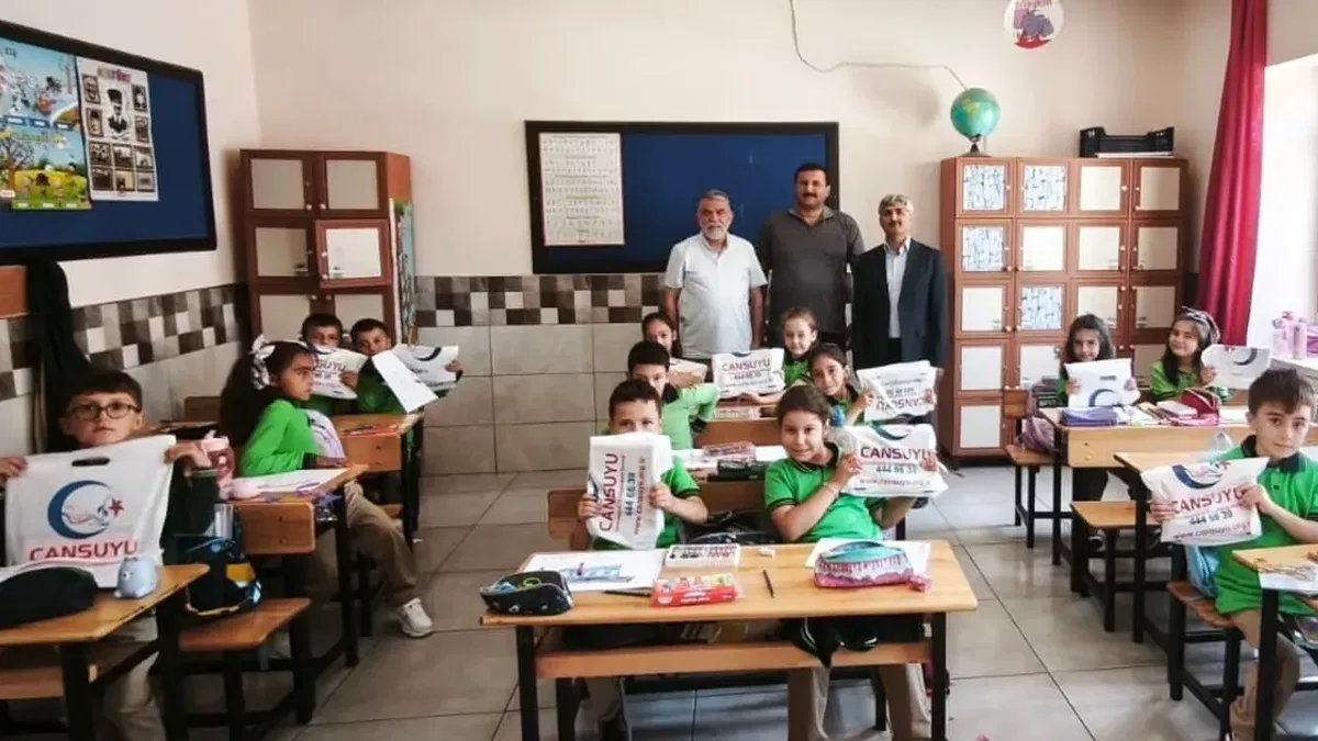 Cansuyu Derneği’nden Konya’da 2 bin 100 öğrenciye kırtasiye desteği