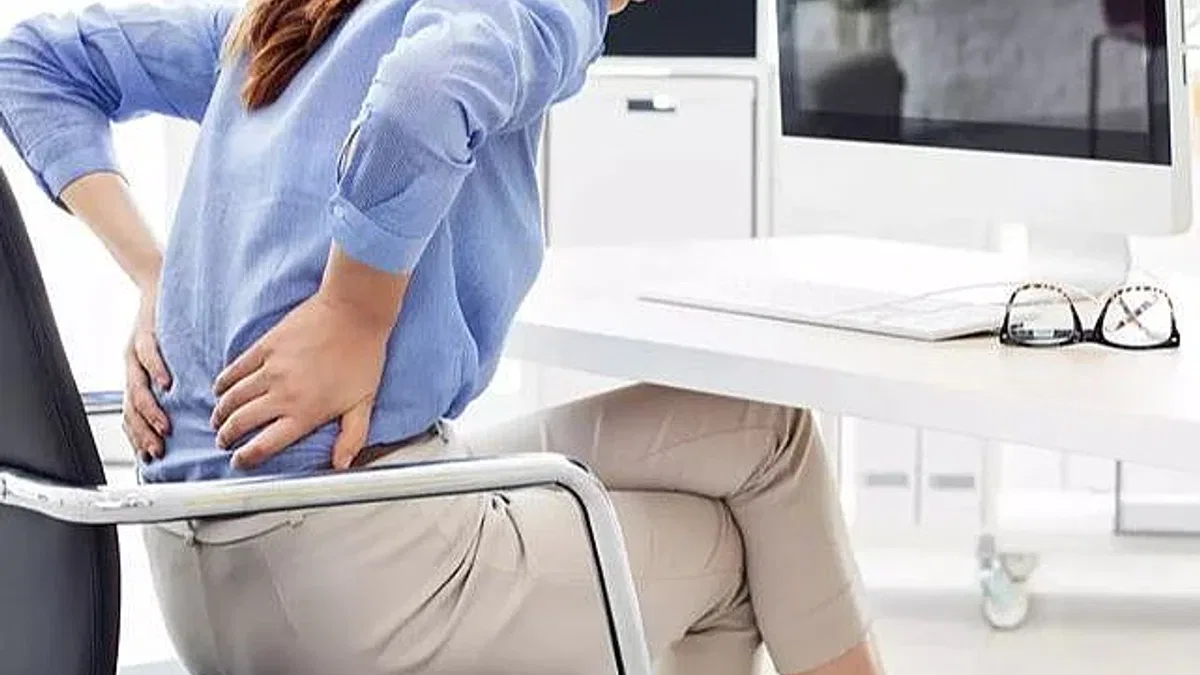 Uzun süre oturanlar dikkat! Sakrum ağrısı günlük yaşamınızı etkileyebilir…