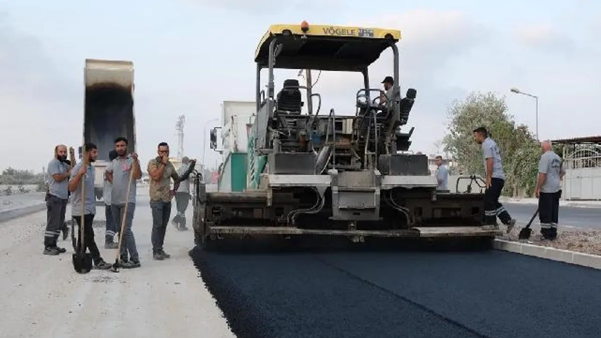 Güngör Geçer, Buruk TOKİ’de süren asfaltlama çalışmalarını denetledi