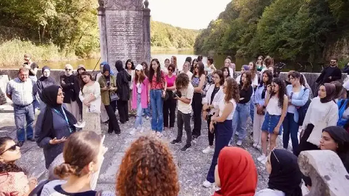 İstanbul'da binlerce kız öğrencinin geleceği aydınlanıyor