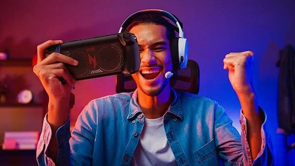 Acer'dan İlk Avuç İçi Oyun Bilgisayarı: Nitro Blaze 7