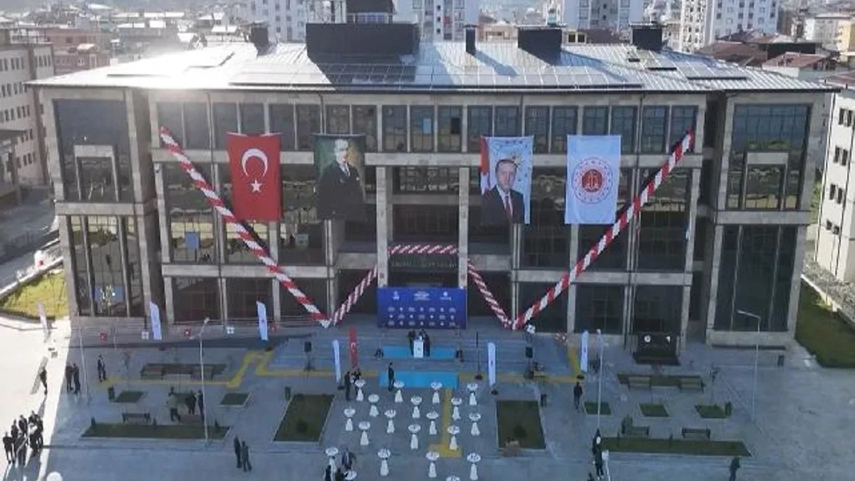 Trabzon Araklı’ya modern adalet binası törenle açıldı