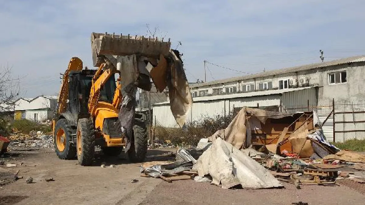 Bursa Nilüfer’de görüntüyü bozan çadırlar kaldırılıyor