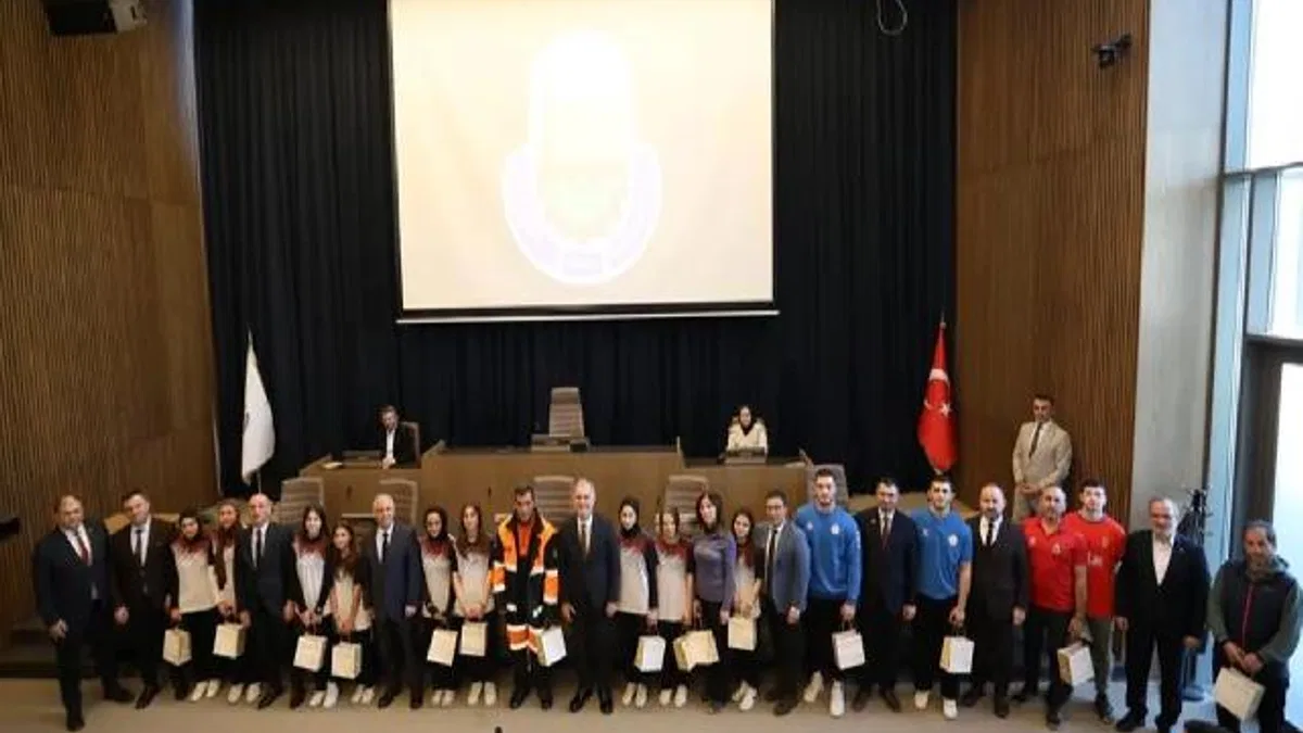 Bursa İnegöl’ü gururlandıran isimler mecliste ödüllendirildi