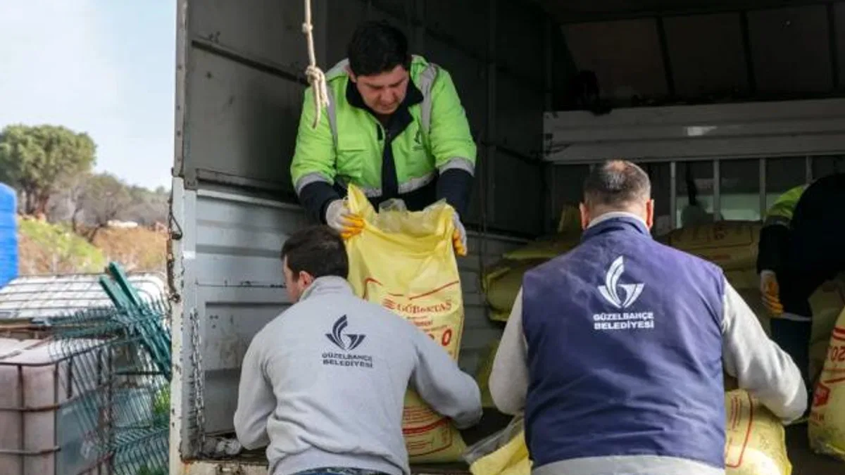 İzmir Güzelbahçe'den çiftçiye gübre desteği