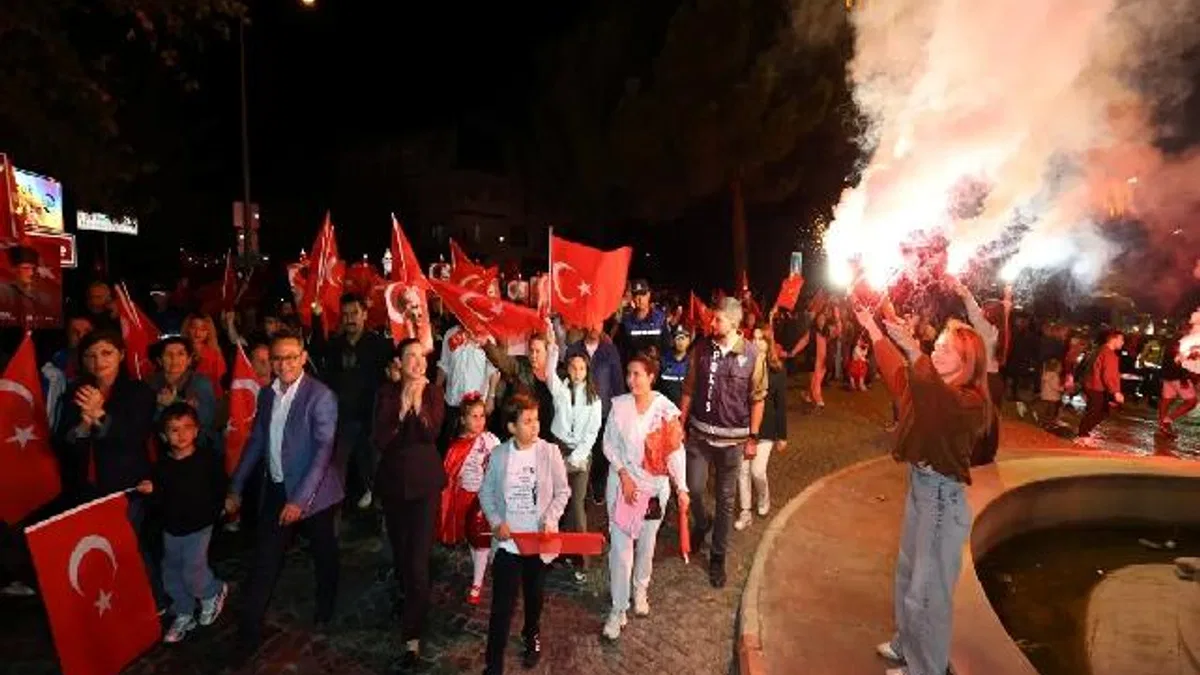 İzmir Efes'te Cumhuriyet Bayramı coşkusu meydanlara taştı