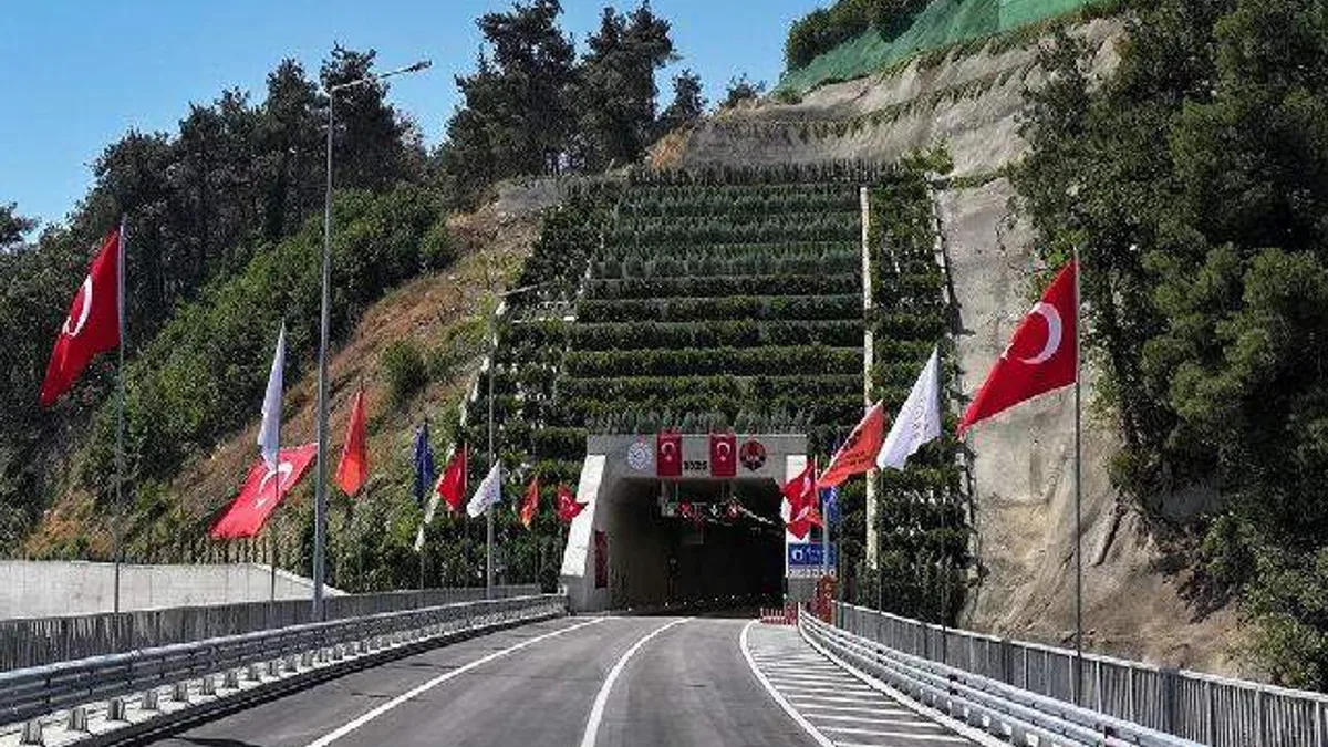 Bakan Uraloğlu'ndan Bursa paylaşımı... Doğancı Tüneli ile Bursa’ya nefes aldırdık