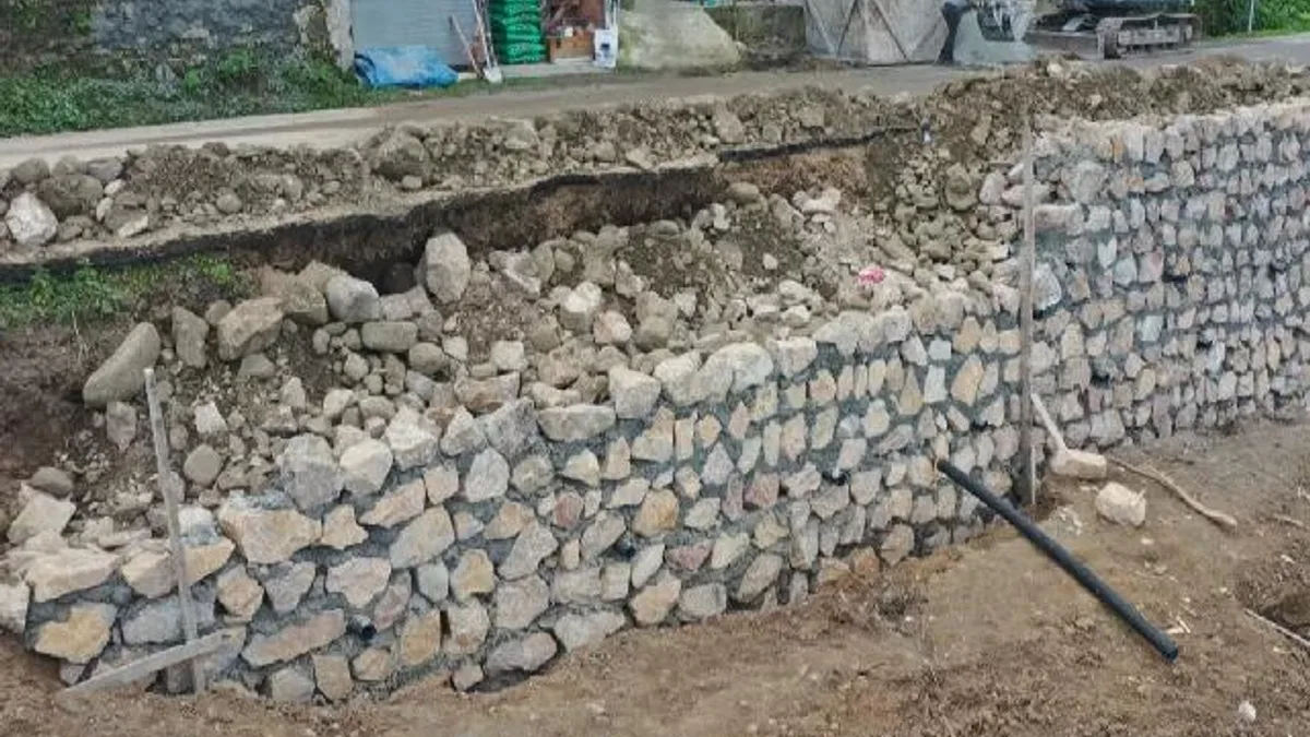 Ordu Büyükşehir’den Yukarıtepe’de taş duvar çalışması
