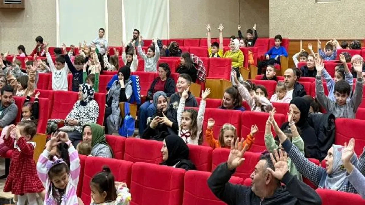 Kocaeli'de Gölcüklü çocukları neşelendiren tatil hediyesi