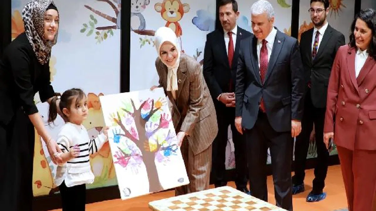 Bakan Göktaş, Hoşkubbe Millet Kütüphanesi’ni ziyaret etti