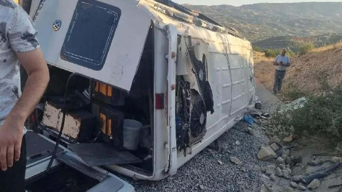 Fıstık işçilerini taşıyan minibüs kontrolden çıktı: 22 yaralı