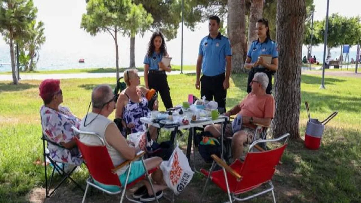 Antalya Konyaaltı Sahili’nde temizlik seferberliği