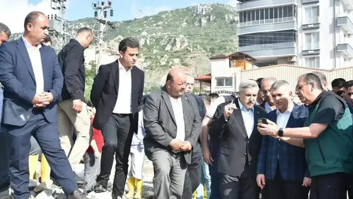 Hüseyin Yayman Hatay'da sel bölgesinde incelemelerde bulundu