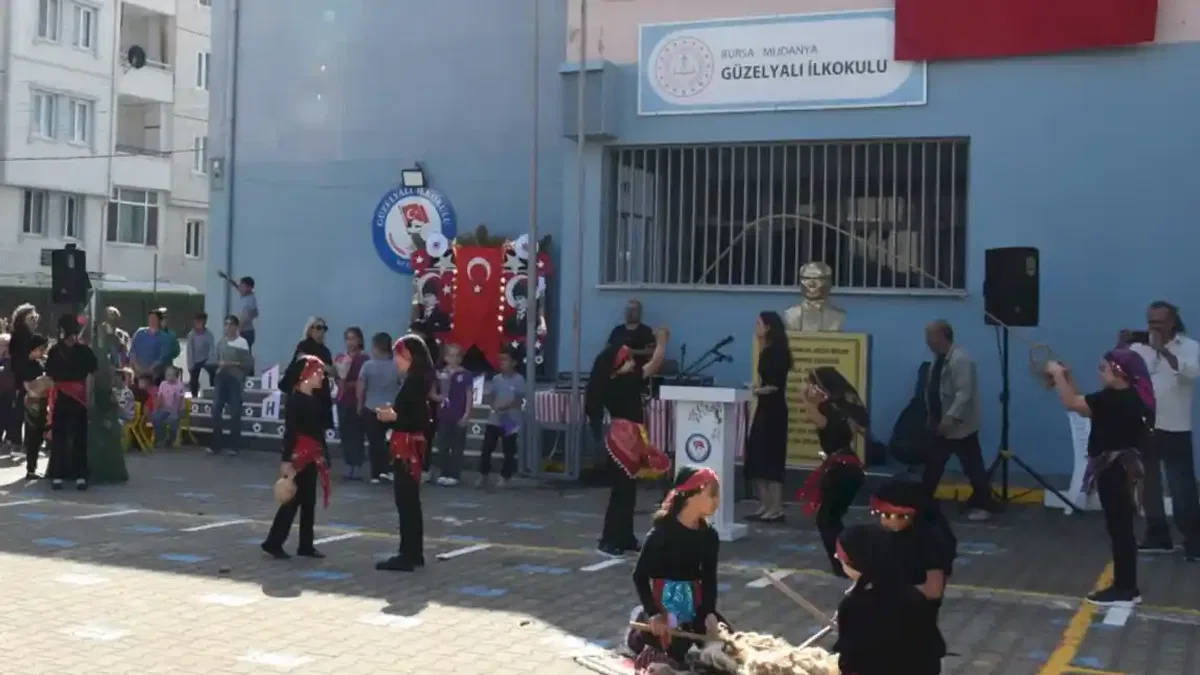 Mudanya'da İlköğretim Haftası'na renkli kutlama