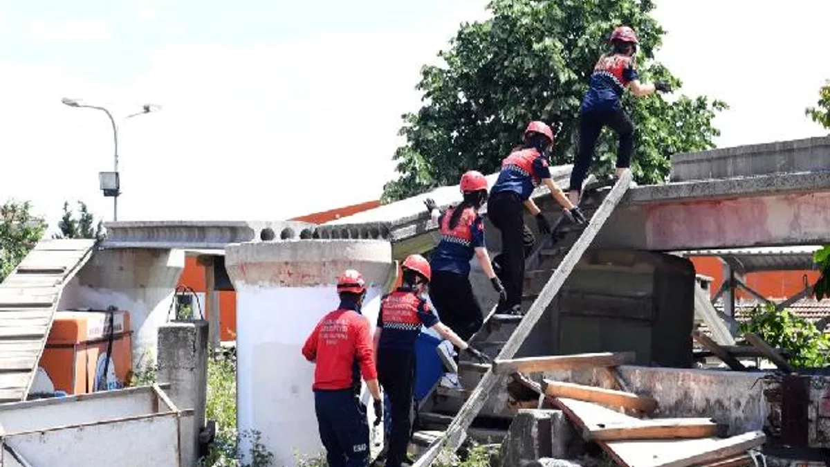 Bursa Osmangazi'de liselilerden nefes kesen tatbikat