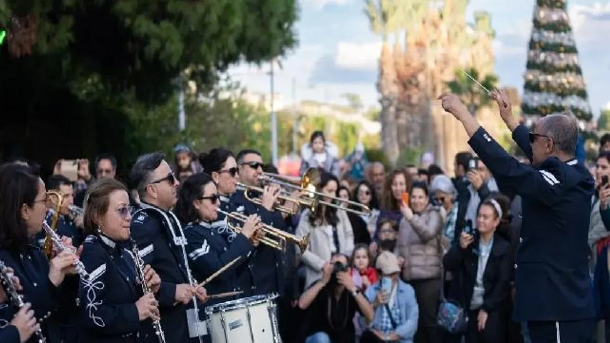 İzmir, yeni yılı rengarenk bir festivalle karşılıyor