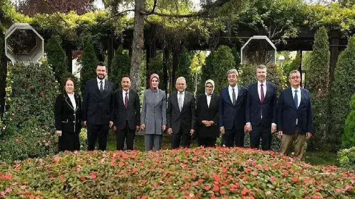 Memduh Büyükkılıç'a Bakan Göktaş'tan övgü